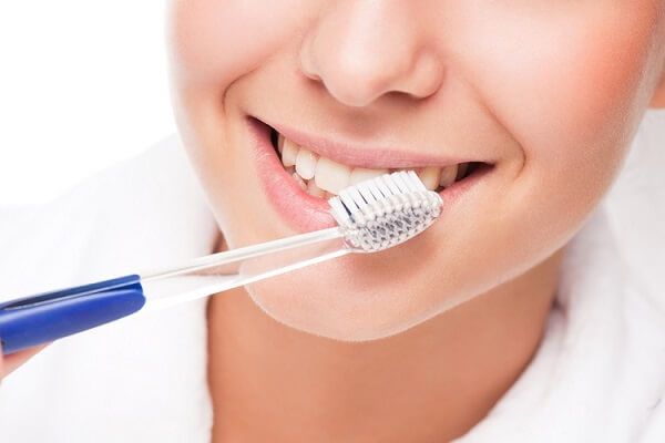 Nhược điểm: Chú ý đến việc chăm sóc và vệ sinh răng miệng một cách kỹ càng