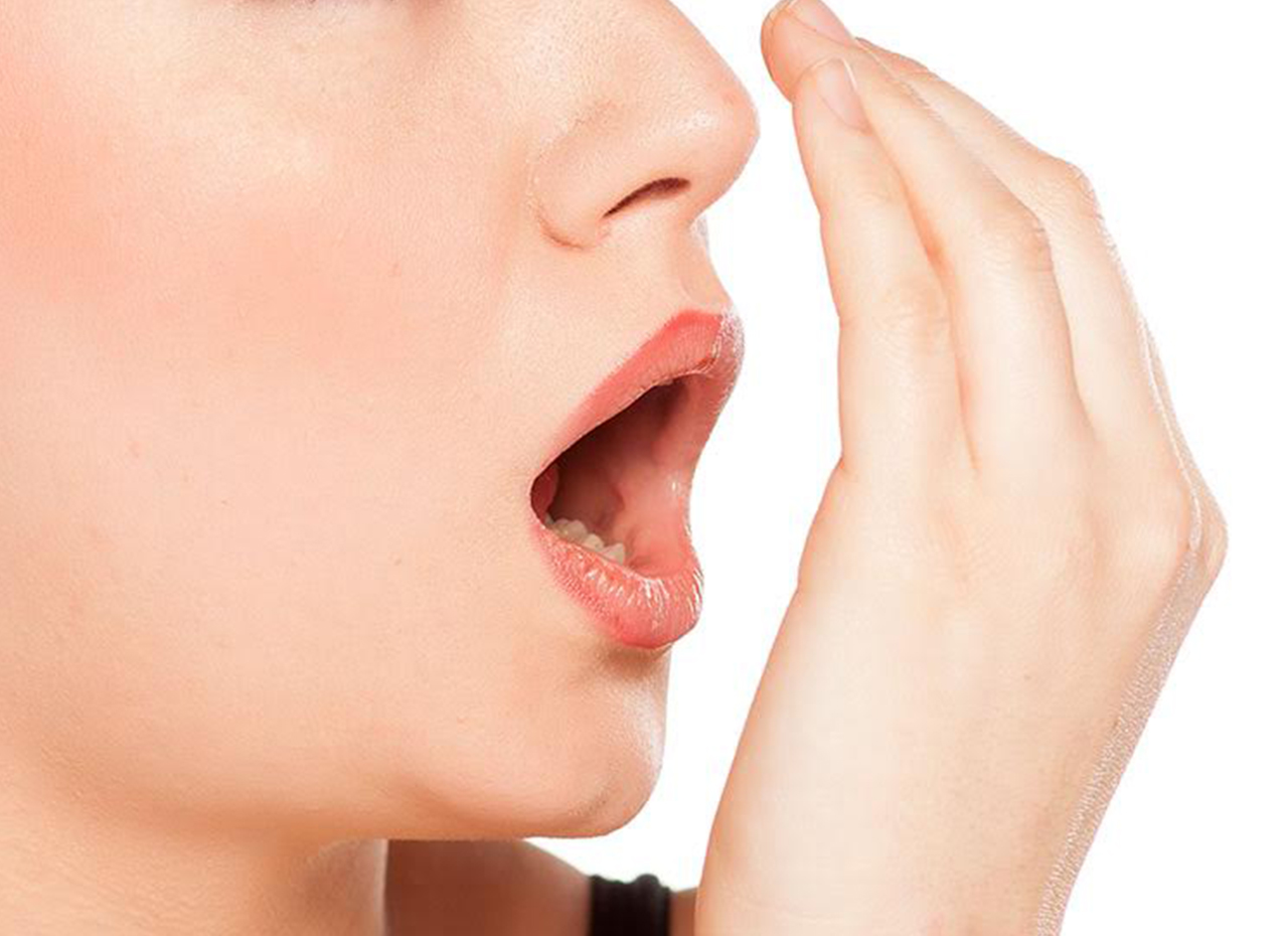 Bọc răng sứ có bị hôi miệng không? 