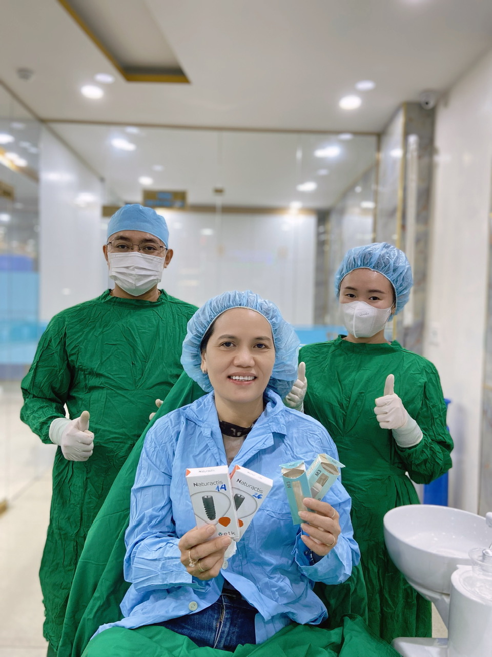 khách hàng trồng răng Implant của nha khoa City Smiles